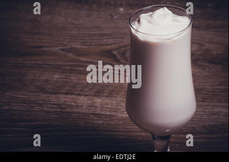 Milchshake Vanille Kakao Schokolade im hohen Glas Stockfoto