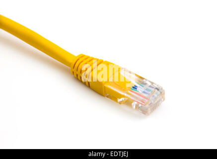 Ethernet-Kabel gesehen in der Nähe auf einem weißen Hintergrund Stockfoto