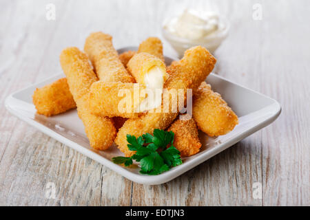 gebratene Käse-Sticks paniert Stockfoto