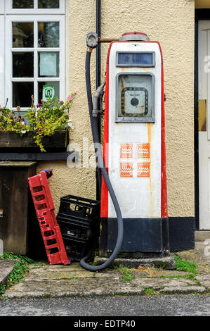 Withypool Convenience-Store Garage und Benzin Pumpen, Exmoor Stockfoto