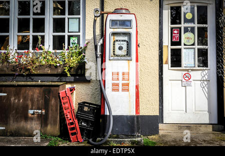 Withypool Convenience-Store Garage und Benzin Pumpen, Exmoor Stockfoto