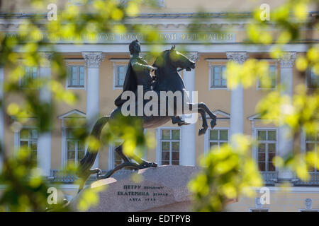 Der eherne Reiter ist ein Reiterstandbild Peters des großen in Sankt Petersburg, Russland. Stockfoto