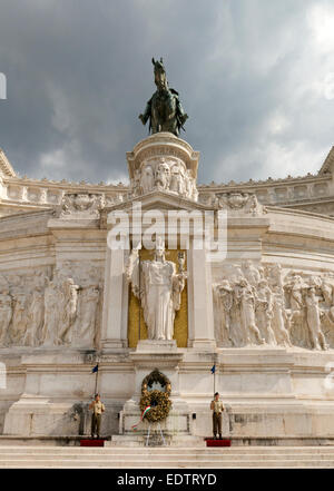 Altare della Patria und Reiter Statue von Vittorio Emanuele II, Piazza Venezia, Rom, Italien Stockfoto