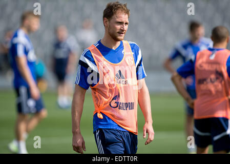 Doha, Katar. 9. Januar 2015. Schalke Spieler Benedikt Höwedes ist während einer Trainingseinheit in Doha, Katar, 9. Januar 2015 gesehen. FC Schalke 04 bleibt in Katar bis 16. Januar 2015, für die zweite Hälfte der deutschen Fußball-Bundesliga-Saison vorzubereiten. Foto: Sven Hoppe/Dpa/Dpa/Alamy Live News Stockfoto