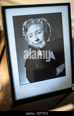 Porträt des berühmten Autors Agatha Christie gerahmt Stockfoto