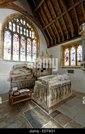 Alabaster Figuren ruht in einer Seitenkapelle des St. Marys Church, Puddletown, Dorset, Großbritannien Stockfoto