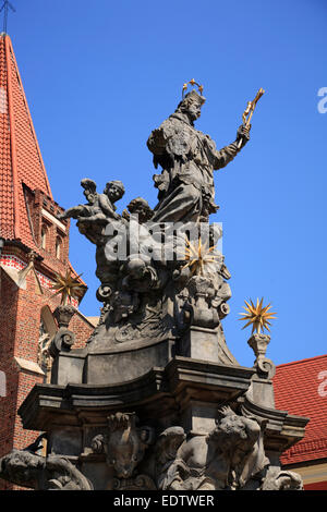 Nepomuk-Statue in der Nähe von Heilige-Kreuz-Kirche (Kosciol Sw Krzyza), Dominsel, Wroclaw/Breslau, Polen, Europa Stockfoto