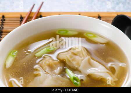 Asiatische Won Ton Knödelsuppe Stockfoto