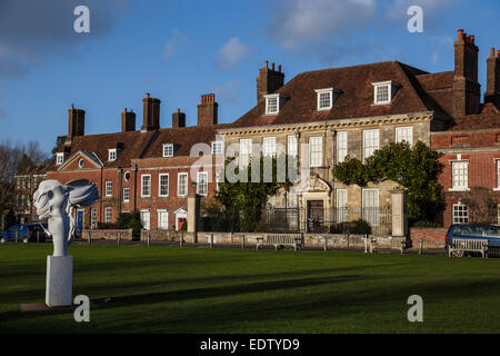 Mompesson House: ein aus dem 18. Jahrhundert Haus befindet sich in der Nähe Kathedrale, Salisbury, Wiltshire, England. Eine Eigenschaft des National Trust. Stockfoto