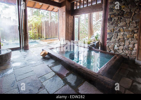 Seni Onsen Iwanoyu Onsen Ryokan in Nagano, Japan. Als eines der besten im Land. Stockfoto