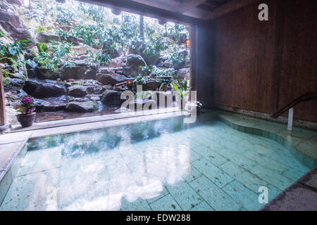 Seni Onsen Iwanoyu Onsen Ryokan in Nagano, Japan. Als eines der besten im Land. Stockfoto