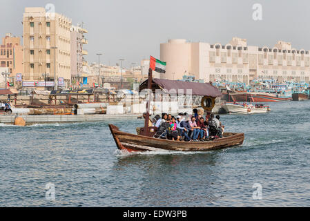 Wasser-Taxi in Dubai Creek, Vereinigte Arabische Emirate Stockfoto