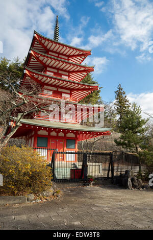 Schöne Shureito-Pagode in Yamanashi Stadt Berg Fuji Japan Stockfoto