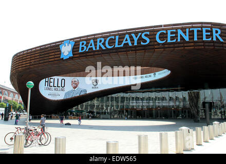 Die Brooklyn Nets stellen ihre neuen Cheftrainer Lionel Hollins, auf einer Pressekonferenz, an der Barclays Center, Brooklyn, New York.  Mitwirkende: Atmosphäre wo: New York, New York, Vereinigte Staaten von Amerika bei: 8. Juli 2014 Stockfoto