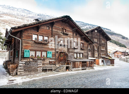 Traditionelle Holzhäuser in Vals, Schweiz Stockfoto