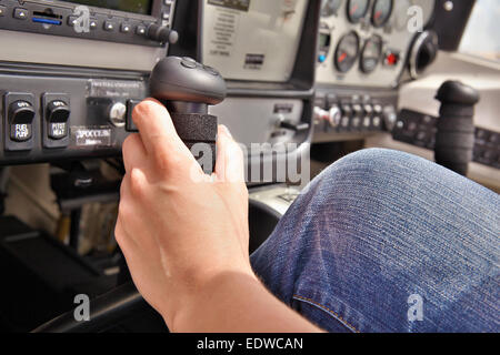 Nahaufnahme von der Pilot im cockpit Stockfoto