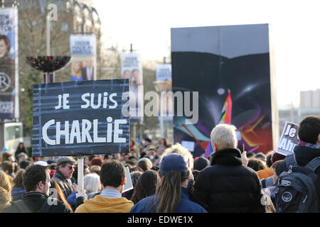 Bristol, UK. 10. Januar 2015. Je Suis Charlie Banner auf der Kundgebung zur Unterstützung der französischen Satirezeitschrift Charlie Hebdo Credit: Rob Hawkins/Alamy Live News Stockfoto