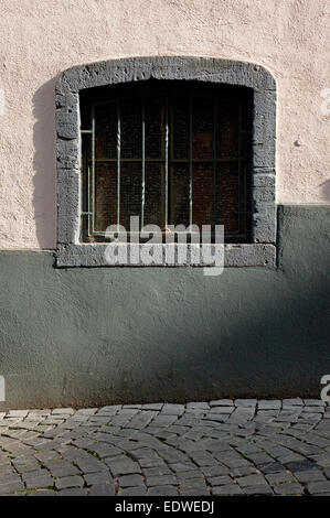 Alte verjährt Fenster, Salz Gasse, Altstadt, Köln, Nordrhein-Westfalen, Deutschland Stockfoto