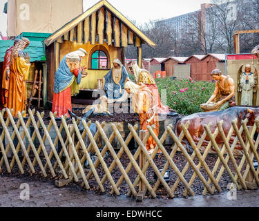 Krippe, die Feier der Geburt Christi am Weihnachtsmarkt, Alexander Platz, Mitte, Berlin Stockfoto