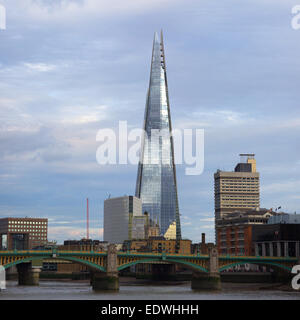 Die Scherbe dominiert die Skyline von London Stockfoto