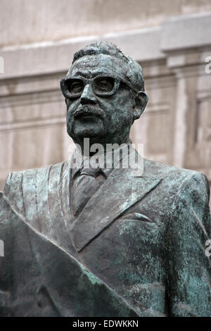 Die Statue des chilenischen Präsidenten Salvador Allende, in Santiago, Chile. Stockfoto