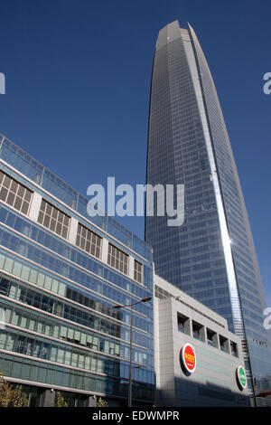 Der Torre Gran Costanera, das höchste Gebäude in Lateinamerika in Santiago, Chile. Stockfoto