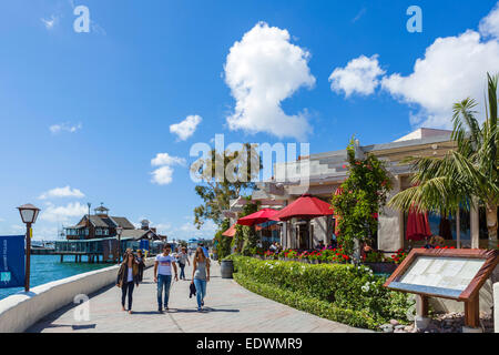 Waterfront-Restaurants auf der Embarcadero an Seaport Village, Marina District, San Diego, Kalifornien, USA Stockfoto