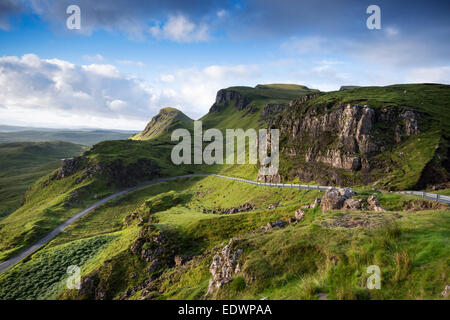 Malerischer Blick auf der Trotternish Ridge in der Nähe des Quiraing auf der Insel Skye, Schottland, Großbritannien