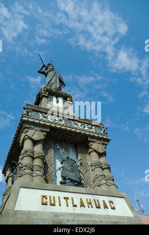 Cuauhtemoc Denkmal Statue auf der Paseo De La Reforma, Mexico City, Mexiko. Der Mexica-Herrscher (Tlatoani) von Tenochtitlan. Stockfoto