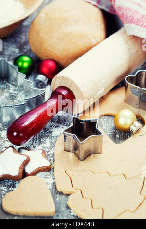 Zu Hause Backen Weihnachtsplätzchen Stockfoto