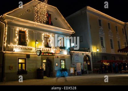 Weihnachtsbeleuchtung in Radovljica, Slowenien Stockfoto