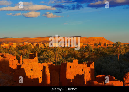 Tineghir, Tingħi, Tinghir, Todra-Tal, Todra Schluchten, Oase, Landschaft, alte Kasbah, Marokko, Nordafrika Stockfoto