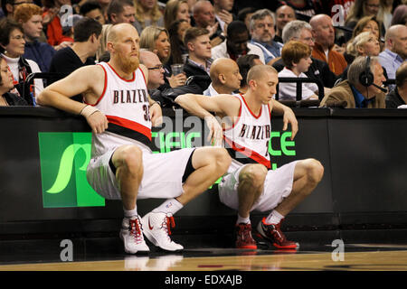 10. Januar 2015 - CHRIS KAMAN (35) und STEVE BLAKE (25) warten, um in das Spiel. Die Portland Trail Blazers spielen die Orlando Magic in der Moda Mitte am 10. Januar 2015. © David Blair/ZUMA Draht/Alamy Live-Nachrichten Stockfoto