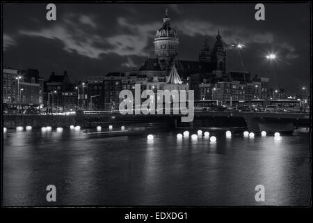 Amsterdam light Festival, Leuchten Lichter von Angus Muir am Kanal. Stockfoto