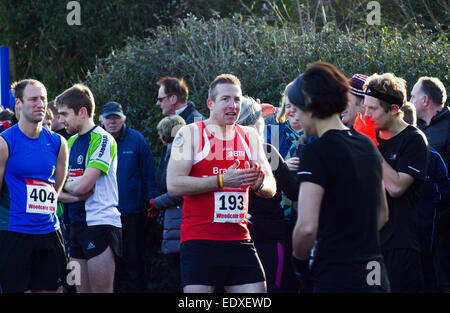 Woodcote, UK. 11. Januar 2015. Woodcote des jährlichen 10K Straßenrennen Geldbeschaffung für "Hope for Tomorrow".  Diese jährliche Run erfolgt unter UK AA Regeln entlang sehr ruhigen hügeligen Nebenstraßen. Organisiert von Pangbourne Rotary - Charity-keine: 1059376 und Goring & Woodcote Lions Club - Nächstenliebe nicht: 1131754 Kredit: Paul Gareth Sands - Alamy Live News Stockfoto