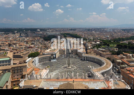 Der Petersplatz (Piazza San Pietro) von St. Peter Basilika (Basilica di San Pietro in Vaticano), Vatikanstadt Stockfoto