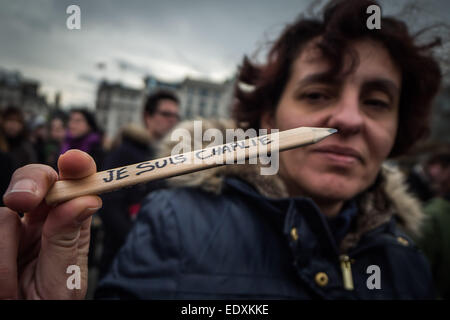 London, UK. 11. Januar 2015.  Hommagen an Charlie Hebdo Opfer in Trafalgar Square Credit: Guy Corbishley/Alamy Live News Stockfoto