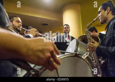 Rom, Italien. 10. Januar 2015. Sercuk Alimov und die Solisten Kocani Orkestar schließen das Errichetta Music Festival In Rom-Credit: Francesco Gustincich/Alamy Live News Stockfoto