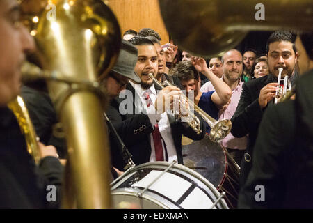 Rom, Italien. 10. Januar 2015. Sercuk Alimov und die Solisten Kocani Orkestar schließen das Errichetta Music Festival In Rom-Credit: Francesco Gustincich/Alamy Live News Stockfoto