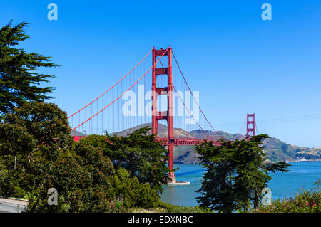 Golden Gate Bridge, Blick in Richtung Sausalito aus in der Nähe der Golden Gate Bridge Pavillon, San Francisco, Kalifornien, USA Stockfoto