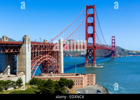 Golden Gate Bridge mit Fort Point im Vordergrund, Presidio Park, San Francisco, Kalifornien, USA Stockfoto