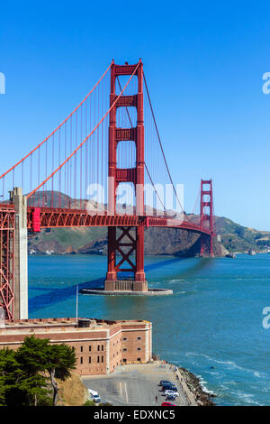 Golden Gate Bridge mit Fort Point im Vordergrund, Presidio Park, San Francisco, Kalifornien, USA Stockfoto