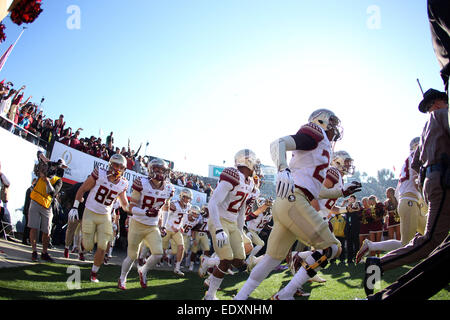 1. Januar 2015 laufen Florida State Seminolen auf das Feld vor dem College Football Playoff-Halbfinale in der Rose Bowl-Spiel präsentiert von Northwestern Mutual in der Rose Bowl in Pasadena, California.Charles Baus/CSM Stockfoto