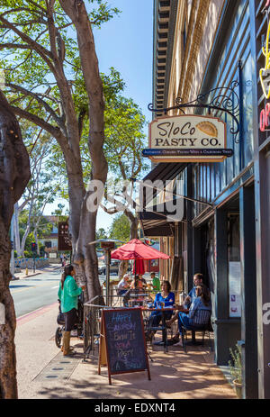 Straßencafe am Chorro Street in der Innenstadt von San Luis Obispo, Kalifornien, USA Stockfoto