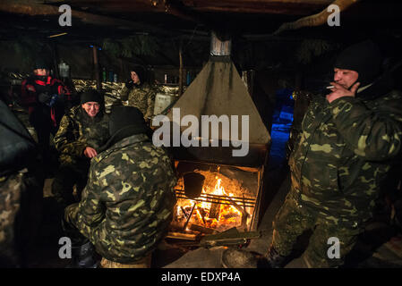 Region Donezk, Ukraine. 9. Januar 2015. Soldaten wohnen auf Nachweis Boden in der Nähe von ATO Zone, Donezk, Ukraine © Oleksandr Rupeta/Alamy Live-Nachrichten Stockfoto