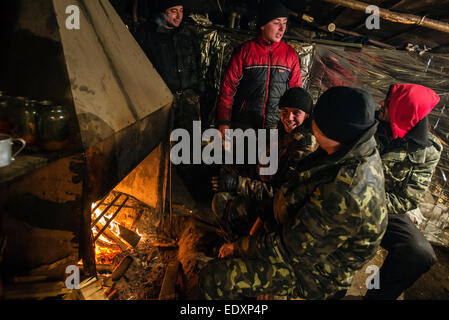 Region Donezk, Ukraine. 9. Januar 2015. Soldaten wohnen auf Nachweis Boden in der Nähe von ATO Zone, Donezk, Ukraine © Oleksandr Rupeta/Alamy Live-Nachrichten Stockfoto