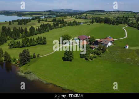 Bauernhof bin Hegratsriedersee Bei Füssen, Ostallgäu, Allgäu, Bayern, Deutschland, Bauernhof am Hegratsrieder See in der Nähe von Füssen, O Stockfoto