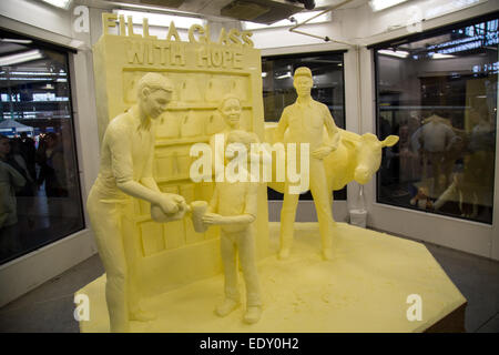 Eine Skulptur aus fast 1.000 Pfund Butter hergestellt und präsentiert eine Fundraising-Kampagne für ein Ernährungsprogramm Bank Milch auf dem display Stockfoto