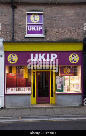 Politik. Die lokalen UKIP-Niederlassung in Dorchester. Die United Kingdom Independence Party ist eine schnell wachsende nationalistische politische Partei. England Stockfoto