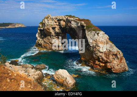 Torbogen Es Pontas, Mallorca, Es Pontas, Naturstein arch, Cala Santanyi, Insel Mallorca, Mallorca, Balearen, Spanien, Stockfoto